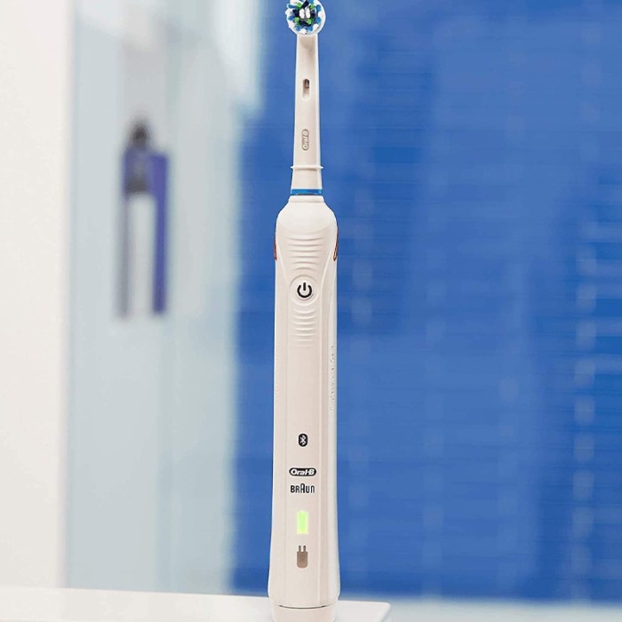 Oral B Smart 4 4000N, Rechargeable Toothbrush with Bluetooth connectivity